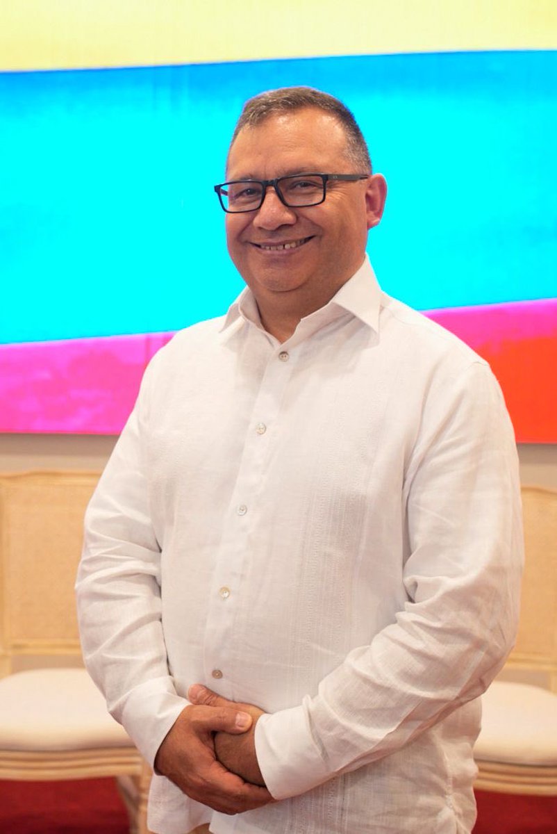 CNE_COLOMBIA's tweet photo. Honorable Magistrado Plinio Alarcón Buitrago

Abogado de la Universidad Católica de Colombia, especialista en Democracia y Régimen Electoral de la Universidad Sergio Arboleda y Mágister en Alta Dirección Empresarial (MBA) de la Universidad Católica de Murcia.

Cuenta con una amplia trayectoria en el fortalecimiento institucional, la defensa de la democracia y el régimen electoral. Se desempeñó como Jefe de la Oficina Asesora Jurídica y asesor del Despacho del Consejo Nacional Electoral, fue asesor legislativo y jurídico en el Senado de la República y consultor en derecho electoral.

Su trayectoria se ha caracterizado por la defensa de las garantías electorales, la transparencia y el fortalecimiento de las instituciones democráticas, aportando su experiencia jurídica al sistema electoral colombiano.
