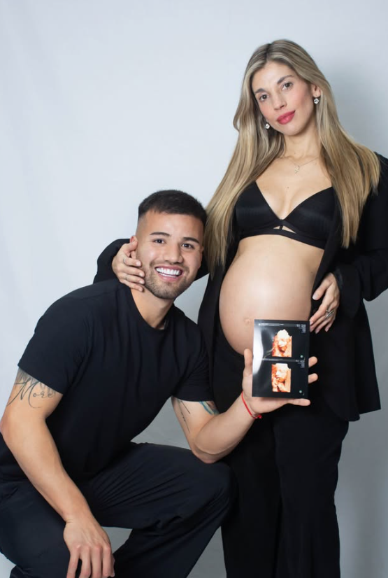 mdzol's tweet photo. El "Chelo" Weigandt posó junto a su novia Nayla Rosica, que está embarazada de siete meses, y con quien sale desde hace nueve meses. https://t.co/JuKFzPf7hK