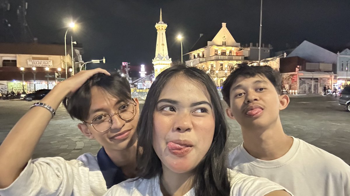 cangcyuters's tweet photo. mamak dan anak anaknya https://t.co/5GiLPGWPmp