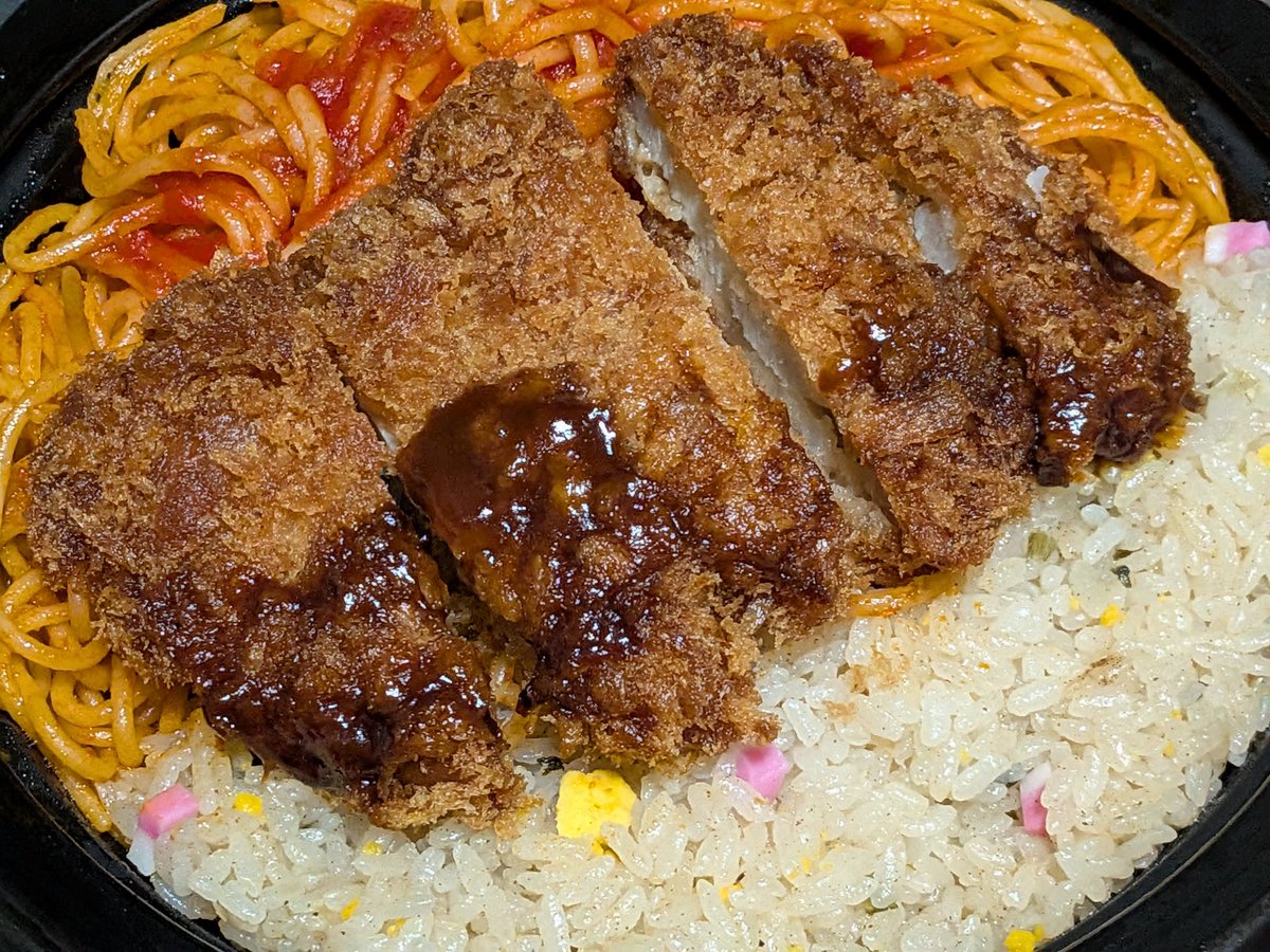 yuugen14's tweet photo. 飯テロ3316日目！！
(=^°ω°^)

トルコライス

#カンコヒさんの飯テロ
#飯テロ https://t.co/EY93UYfZWZ