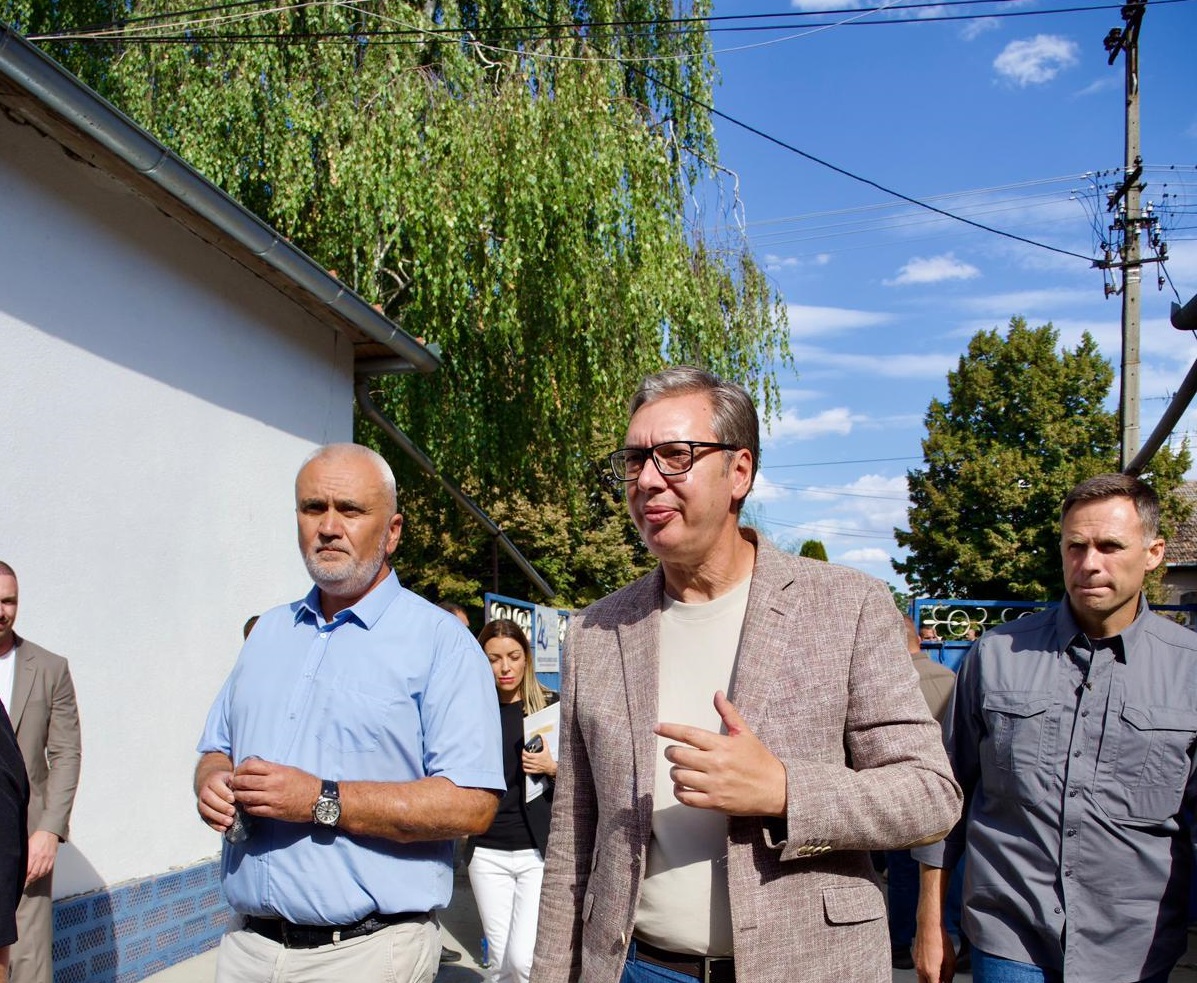 sns_srbija's tweet photo. Председник Републике Србије Александар Вучић @avucic најавио је да ће у Клиничком центру Србије (КЦС) бити отворен посебан центар за лечење мултипле склерозе.
https://t.co/075bNBMf2k https://t.co/hLpogtH99q
