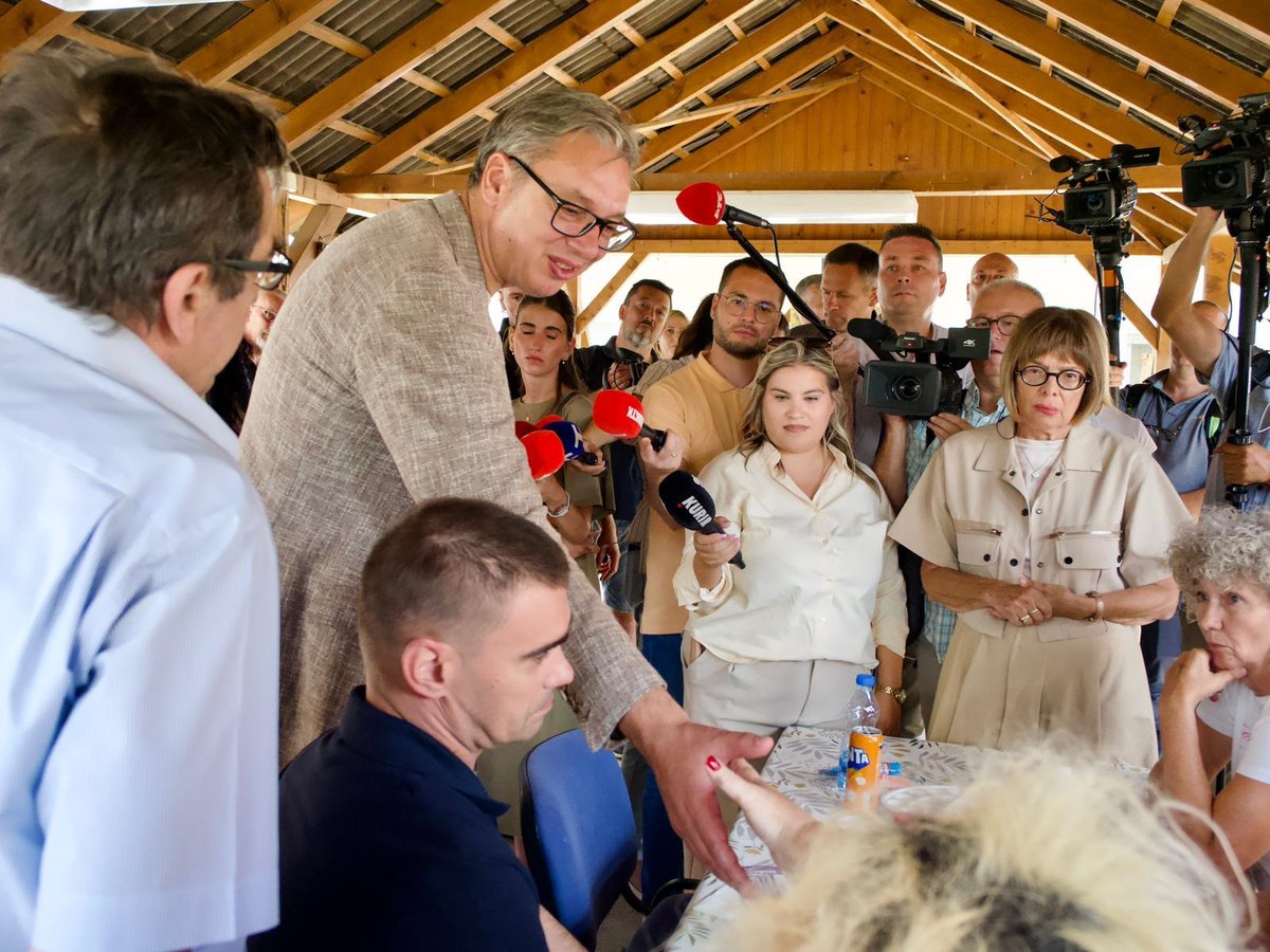 sns_srbija's tweet photo. Председник Републике Србије Александар Вучић @avucic најавио је да ће у Клиничком центру Србије (КЦС) бити отворен посебан центар за лечење мултипле склерозе.
https://t.co/075bNBMf2k https://t.co/hLpogtH99q