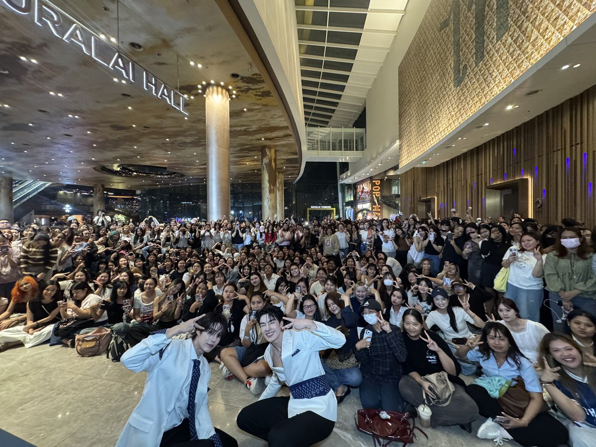 HengmarkII's tweet photo. ยินดีกับผู้ที่ได้รางวัลด้วยนะครับ ยอดเยี่ยมมาก แล้วก็ขอบคุณแม่ฮายด้วยนะครับเป็นกันเองมากๆ สุดท้ายขอบคุณทุกคนที่มาหากันนะ รักพวกแกน้า🫶🏻 ฝากพี่ตี๋น้องเฮงด้วย! กลับบ้านพักผ่อนกันดีๆนะคับ🫳🏻 ระวังฝนตกน้าาา

TEEHENG AT Y ENTERTAIN 2026
#YEntertainAwards2026xTeeHeng https://t.co/Mi9RTRq60J