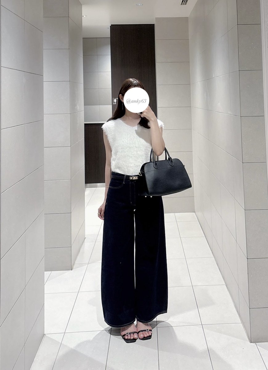 amky63's tweet photo. GUのバギージーンズ、シルエット良すぎ可愛すぎ。綺麗め派さんにはネイビー推し👖 https://t.co/ln7tLJsY4N