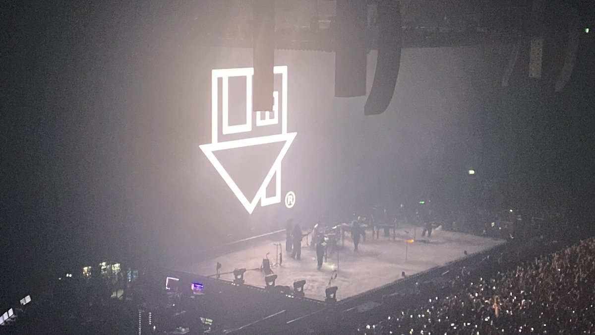 StellarrSea's tweet photo. SEEN THE NBHD LAST NIGHT IN GLASGOW AHHH IT WAS SO GOOD😭 I seen them earlier this year in London tooo both were absolutely incredible!!💞 https://t.co/a7WSn85VeD