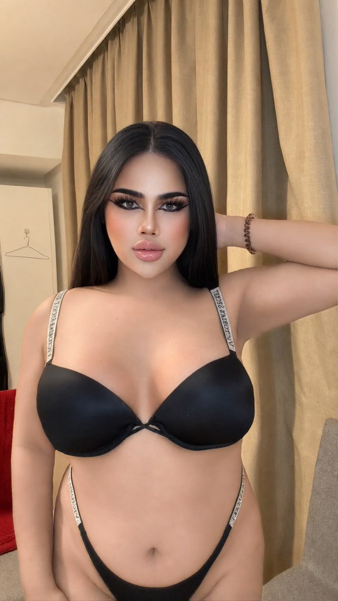 Nerissza's tweet photo. #ladyboy_bahrain 
#ladyboy_Juffair 
#ladyboy_manama, https://t.co/DiU4UMPhQr
