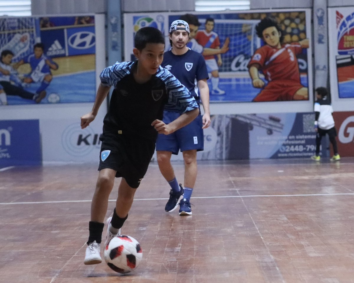 fedefut_oficial's tweet photo. TDS FIFA-FFG U13 FUTSAL | CIERRE DE MICROCICLO 💪⚽🇬🇹
La Selección TDS U13 FUTSAL cerró su microciclo de trabajo en las instalaciones del Domo Gerardo Paiz.
#VamosGuate #VamosChicos https://t.co/PBdhc2PvCj