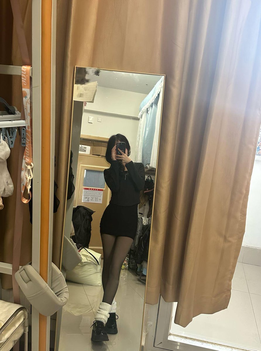 Amber80803570's tweet photo. 今日份ootd 刚开学有没有约着一起玩的呀无聊死了!  #约炮 https://t.co/BzNKsj3iuN