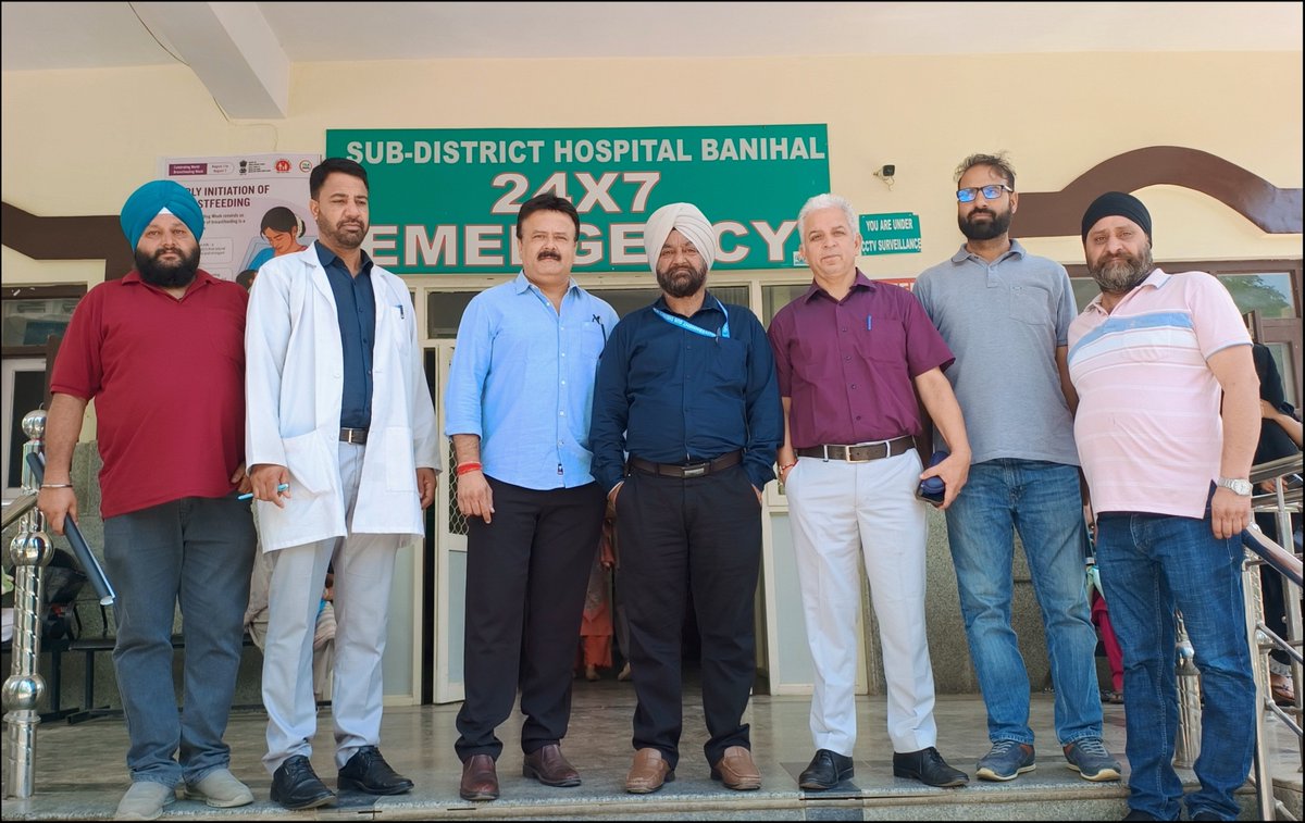 sdhbanihal's tweet photo. Dy. Director Dentistry, DHS Jammu, Dr. Sanjay Sharma, made a surprise visit to SDH Banihal today, interacted with staff &amp; patients, and stressed that patient care remains the top priority. BMO Banihal Dr. Opinder Singh was present.

@dhs_jammu
#SDHBanihal #PatientCare https://t.co/ZTro1zZPeg
