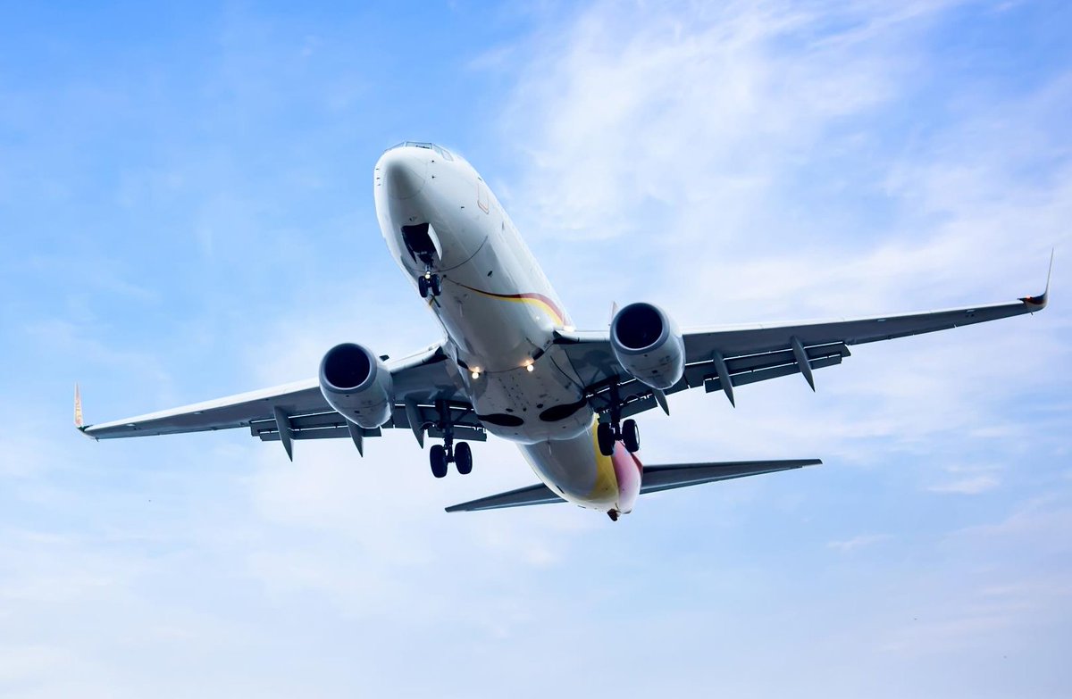 mynet's tweet photo. Rusya’nın Nijniy Novgorod Havalimanı’ndan Antalya’ya gitmek için havalanan uçağın tüm tuvaletleri arızalandı. 

Arıza sonucu pilot, Mineralnıye Vodı Havalimanı’na iniş yapmak zorunda kaldı.

Yolcular, 8 saatlik rötar sonrası Antalya’ya ulaştı. https://t.co/wPdRWrVpBl