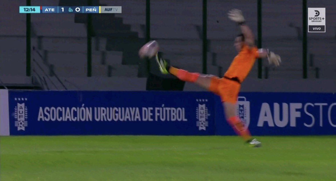 virutaveraa's tweet photo. Sigo sin dimensionar el partido amateur que vimos ayer:

- Gol en contra de Barboza 
- Penal de Barboza
- Laxalt picó y se desgarró 
- Batista picó, se desgarró y SE FUE SOLO de la cancha 
- Entró Muhletahler 
- Gol en contra de Atenas
- Entró el Cepillo
- Remedi erró un penal https://t.co/DCm3ZK9hTa