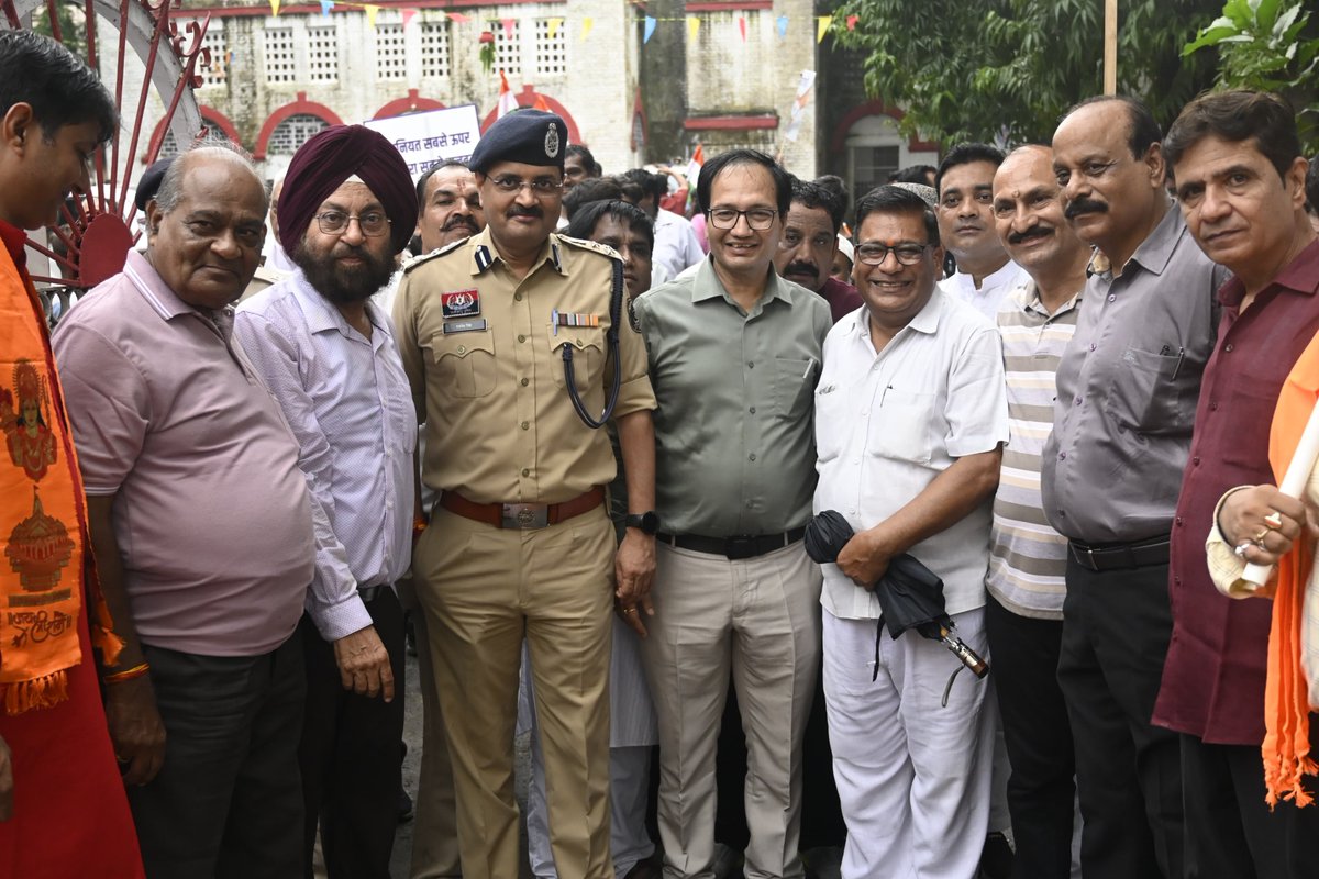BilaspurDist's tweet photo. शांति और भाईचारे के लिए एकजुट बिलासपुर

कलेक्टर श्री संजय अग्रवाल एवं एसएसपी श्री रजनेश सिंह के नेतृत्व में निकले शांति मार्च में सभी वर्गों की सहभागिता ने दिया एकता और सद्भाव का संदेश।

बिलासपुर की पहचान—शांति, सौहार्द और भाईचारा। https://t.co/5GSE7V6Dy1