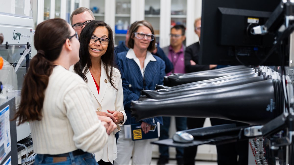 PNNLab's tweet photo. We were privileged to host Katie Jereza, @DOEelectricity assistant secretary, for a visit highlighting PNNL’s research supporting a reliable, affordable, and secure electric grid.⚡ https://t.co/tX6I7hIgUW