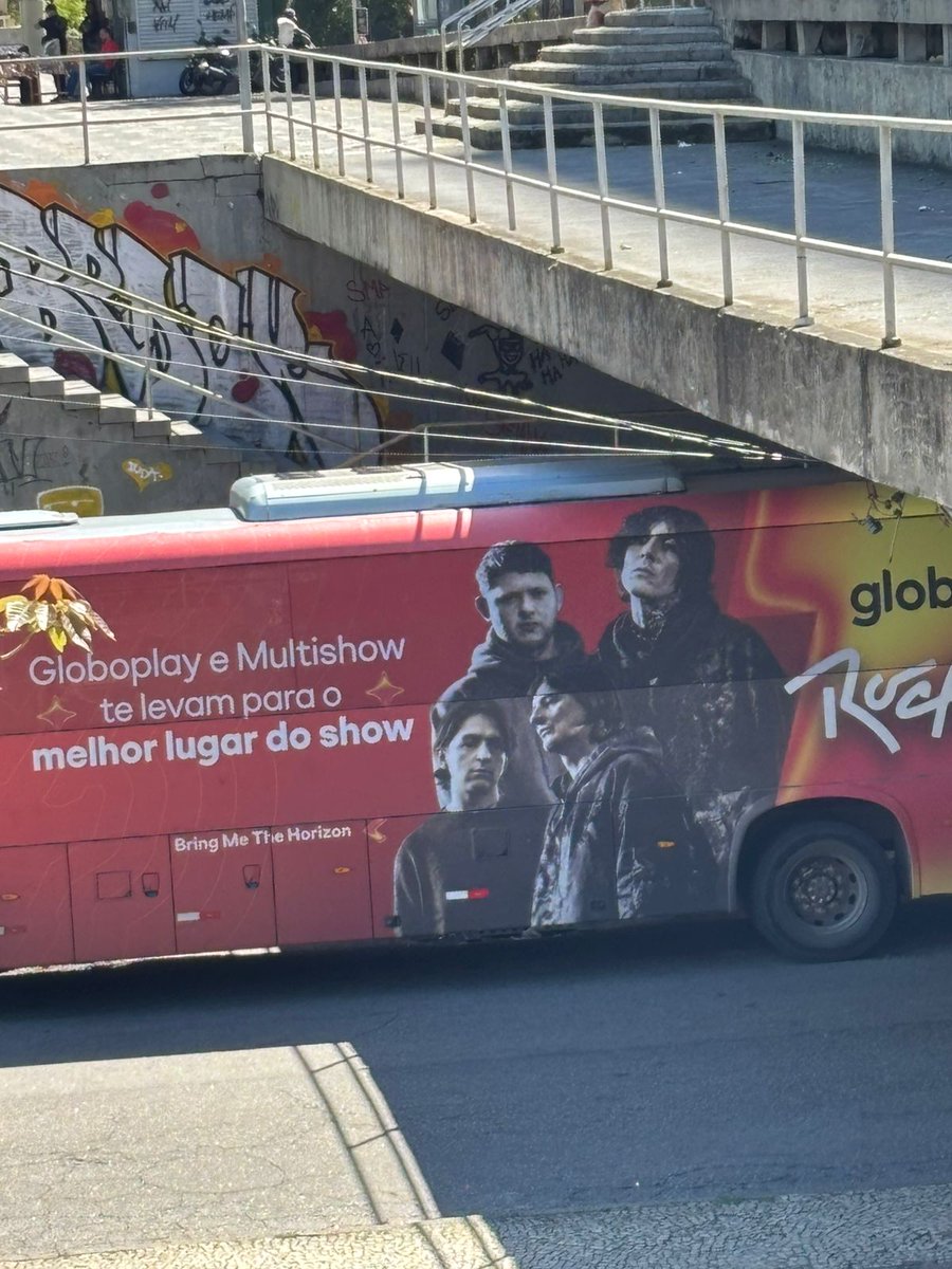 luizoesquilo's tweet photo. Bring me the ônibus https://t.co/oboTySsRhr