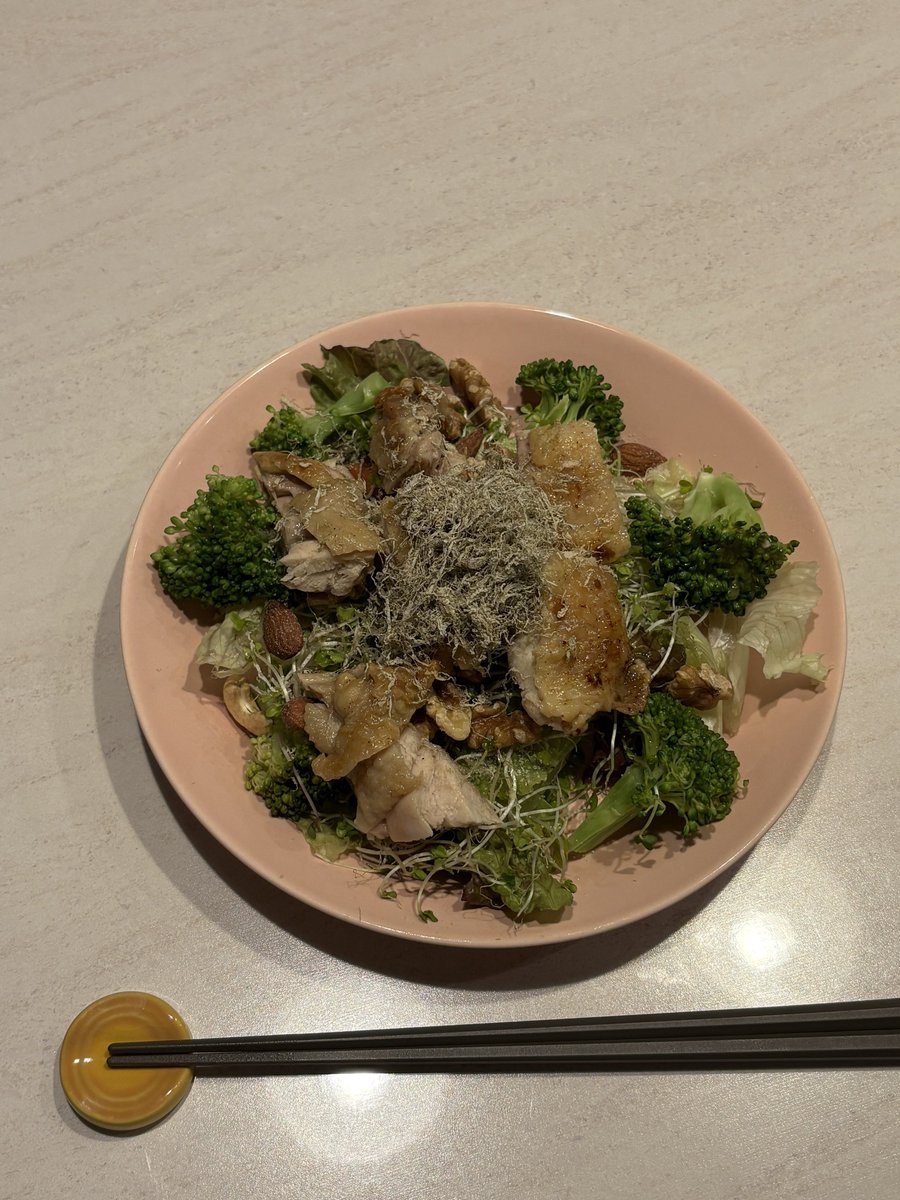 ppekolog's tweet photo. 晩ごはん✨

さらだ🥗💪

＃おうちごはん ＃お家ごはん https://t.co/nFvu18u4QV