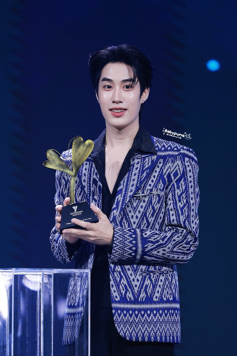 Babypuma_F1's tweet photo. Y Star on Spotlight of the Year 🏆
🌟ดาวเปล่งประกายแห่งปี✨️

#เติ้ลเฟิร์สวันดาวเปล่งประกาย 

TLE Y ENT AWARDS26
#YentertainAW26xTLE 
#TleFirstone #TLE_mtm https://t.co/RqWdba70sI