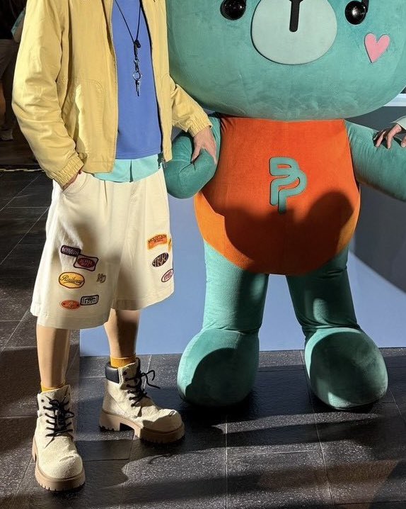 butterchuxn's tweet photo. พิเพิ่มกับพ่อพ่อยืนเหมือนกันเป๊ะเลย https://t.co/1cIgR3w6dn
