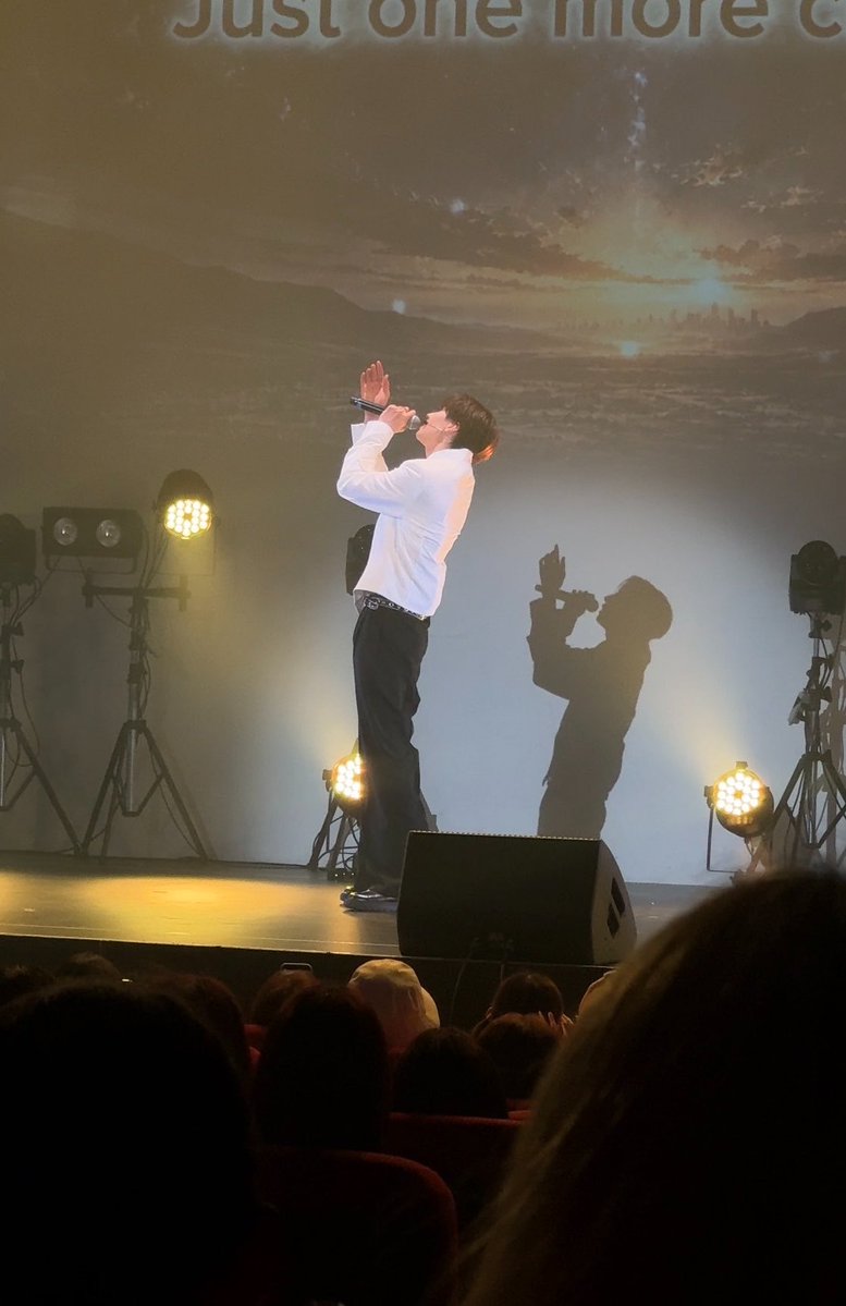 mk_baddy0916's tweet photo. 言葉にならないくらい幸せな時間だった🫶ダンス歌ラップどれもガチで上手くて大雅くんはやっぱりステージに立ってる姿があまりにも似合いすぎてる
あと当たり前に神ビジュ鬼スタイルで絶対また会いたいです‼️‼️

 #藤牧大雅
(islandのみ撮可だったので写真貼ります) https://t.co/VtFgz5uEPV