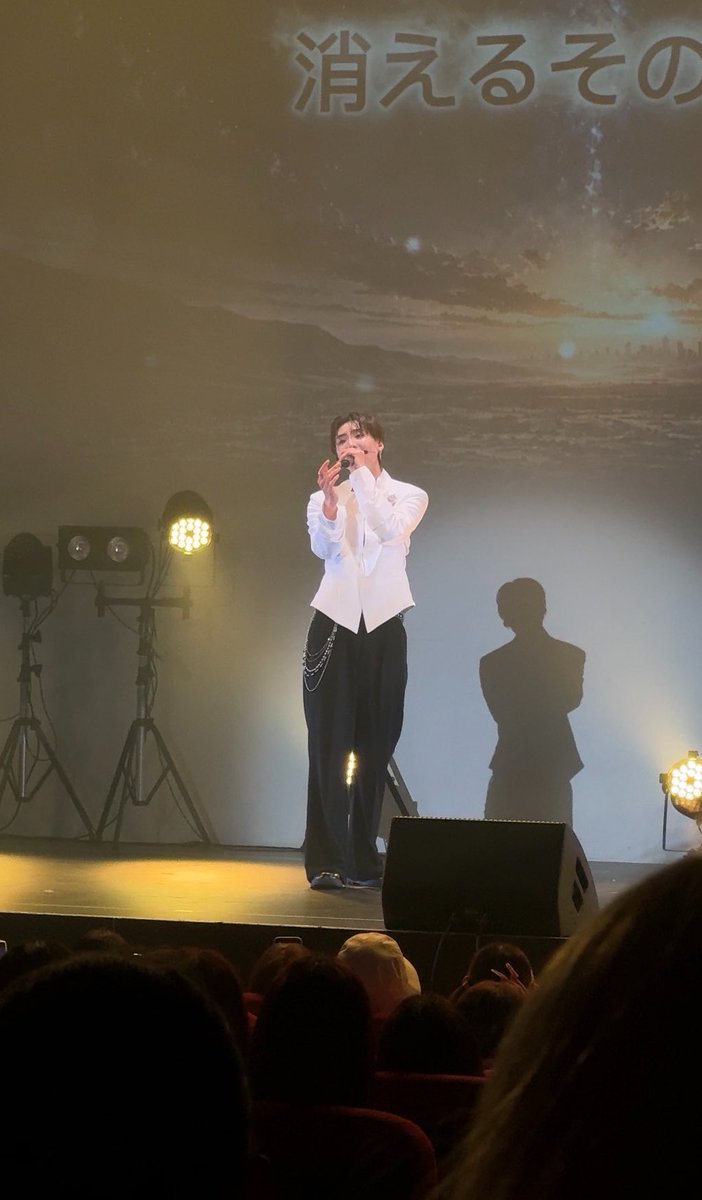mk_baddy0916's tweet photo. 言葉にならないくらい幸せな時間だった🫶ダンス歌ラップどれもガチで上手くて大雅くんはやっぱりステージに立ってる姿があまりにも似合いすぎてる
あと当たり前に神ビジュ鬼スタイルで絶対また会いたいです‼️‼️

 #藤牧大雅
(islandのみ撮可だったので写真貼ります) https://t.co/VtFgz5uEPV