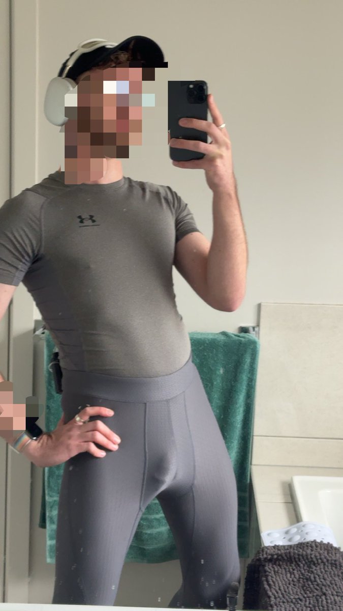 frtysneakers's tweet photo. Hey 😏🦄 #gay #spandex #leggings #meninlycra #lycra #tights #activewear https://t.co/yYvUpEdF0b