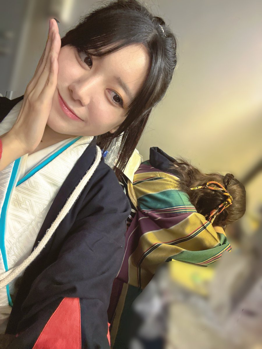 momo_0x0_920's tweet photo. 舞台  #ながらん 2日目！

写真は 休憩みりあちゃんと
ながらん 初代沖田総司役の杏子さんと
女子ズ！！🌸

この役柄ならではの
舞台上で味わえるあの空気…楽しいです☺️

本日もありがとうございました！👼🏻 https://t.co/BTQhSlCemx