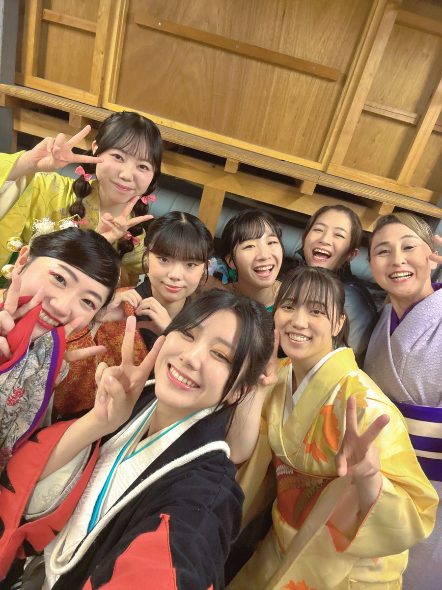 momo_0x0_920's tweet photo. 舞台  #ながらん 2日目！

写真は 休憩みりあちゃんと
ながらん 初代沖田総司役の杏子さんと
女子ズ！！🌸

この役柄ならではの
舞台上で味わえるあの空気…楽しいです☺️

本日もありがとうございました！👼🏻 https://t.co/BTQhSlCemx