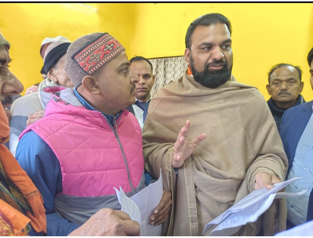 ArunCompa's tweet photo. माननीय मुख्यमंत्री @samrat4bjp जी जिस वित्तरहित (Unfunded) शिक्षकों और शिक्षकेतर कर्मियों के लिए वेतनमान की लड़ाई MLC @NawalkishorMLC और अन्य MLC @jeevanKumarBjp लड़ रहे थे उनको आप शिक्षक दिवस के अवसर पर वेतनमान देने जा रहे हैं लेकिन जिस शारीरिक शिक्षा एवं स्वास्थ्य अनुदेशको के वेतनमान की लड़ाई आप खुद लड़ रहे थे क्या इन शारीरिक शिक्षा एवं स्वास्थ्य अनुदेशक वेतन सिर्फ 16000 वाले को भी शिक्षक दिवस के अवसर पर वेतनमान देने की घोषणा नहीं करेंगे 
ना जाने आपने कितनी बार खुद आश्वासन दिये है
🙏🙏🙏