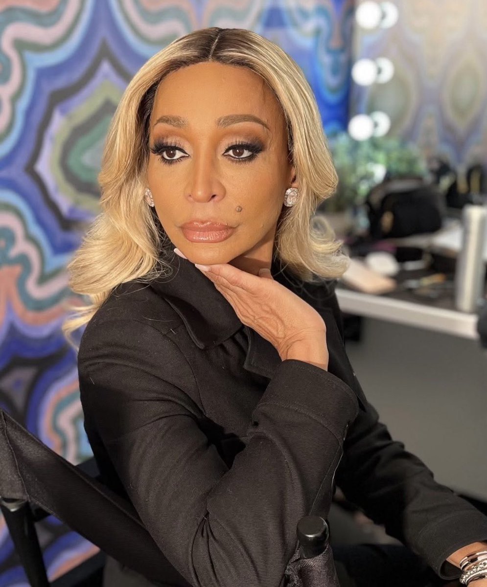 ItsKingsWorld's tweet photo. If #RHOP was focused on these 4 it would work! Different women, different walks of life, who are bold, bright and brilliant. The perfect balance of mess and fairness. Like them or not they all have the IT factor. Robyn, Gizelle, Ashley, Tia,  DONT! 🌸 https://t.co/gHOIHiRGLA