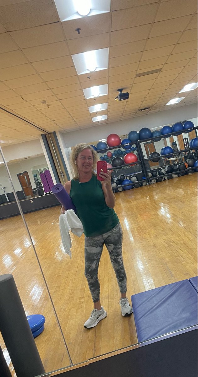 mrslorijg's tweet photo. Devastated but fit😤
To think I trusted him to tread lightly; it wasn’t on purpose, I’m sure😔
my bad #JBChs 💪
It’s still morning, y’all https://t.co/JPMqKQQnMy
