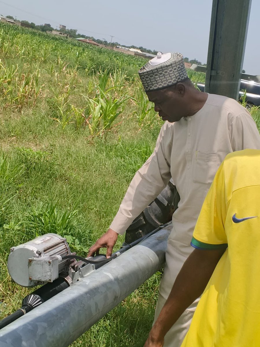 tudunwada__mi's tweet photo. HJRBDA Managing Director, Dr. Engr. Rabi’u Sulaiman Bichi, inspected the Brachiaria, maize and sorghum cultivation and irrigation project at Center Favour, in collaboration with L&Z Company.

The project aims to improve livestock feed supply, promote modern livestock production, reduce farmer-herder conflicts, and strengthen peaceful coexistence.