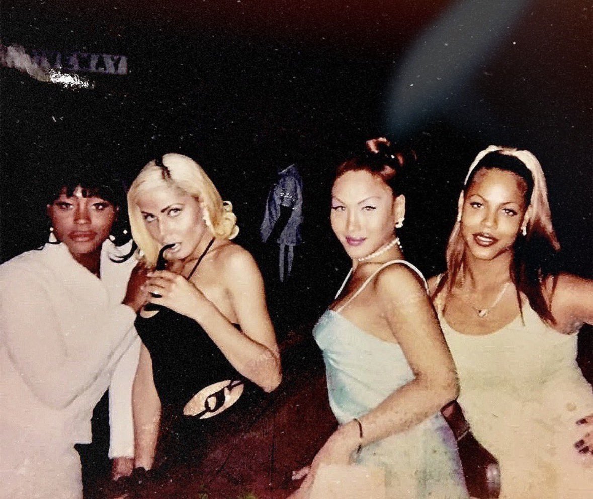 burydabarbie's tweet photo. what i imagine when i hear “the dolls” yall call anybody that now though! https://t.co/evuPoQWzfB