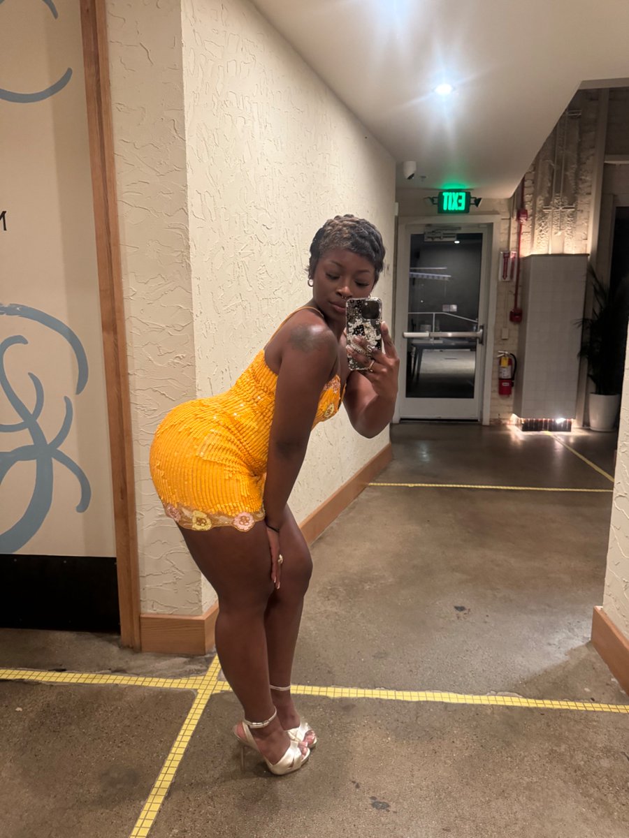 breebxby's tweet photo. i love being a sexy Black woman https://t.co/x72bRALSAt
