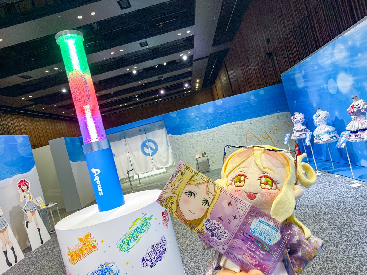 bay8's tweet photo. VRは完全ゼロ距離に寄れて鞠莉ちゃんのくるんの部分ぴょこぴょこかわいい
BIGブレードは曲に合わせて色変化きれい
アバター紹介動画DL持ち帰りうれしい
でした
#スクールアイドル活動展 #Aqours https://t.co/1Wz7y4rd4Z