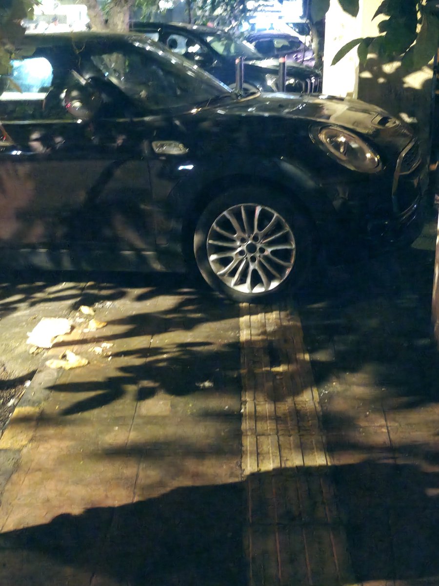 sandyfrommumbai's tweet photo. @MTPHereToHelp Car block the footpath same location please take strict action https://t.co/uH7pC20JDe