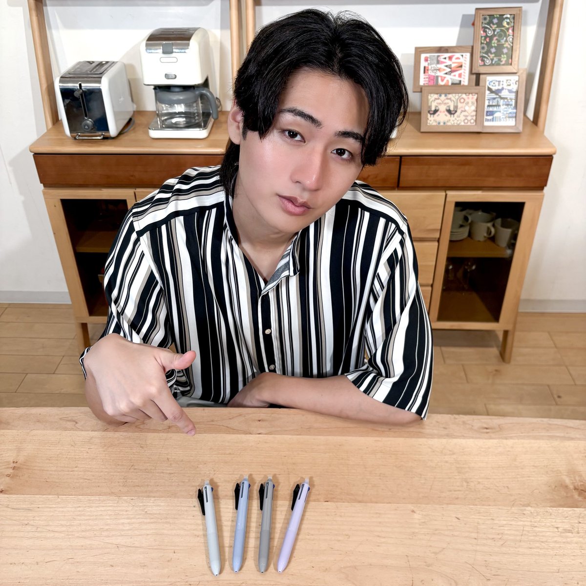 jr_official_X's tweet photo. 明日の朝05:50から放送の『 #ZIP! 』🤲🏻🌈
「 朝の流行チャージ #買いドキッ !?💓 」に
#猪狩蒼弥 が出演します👦🏻💚

今週は" 超有名文房具の進化 "をリポート✏️📖

ぜひお楽しみに👀🌟

#KEYTOLIT https://t.co/EFte1Z6fyT