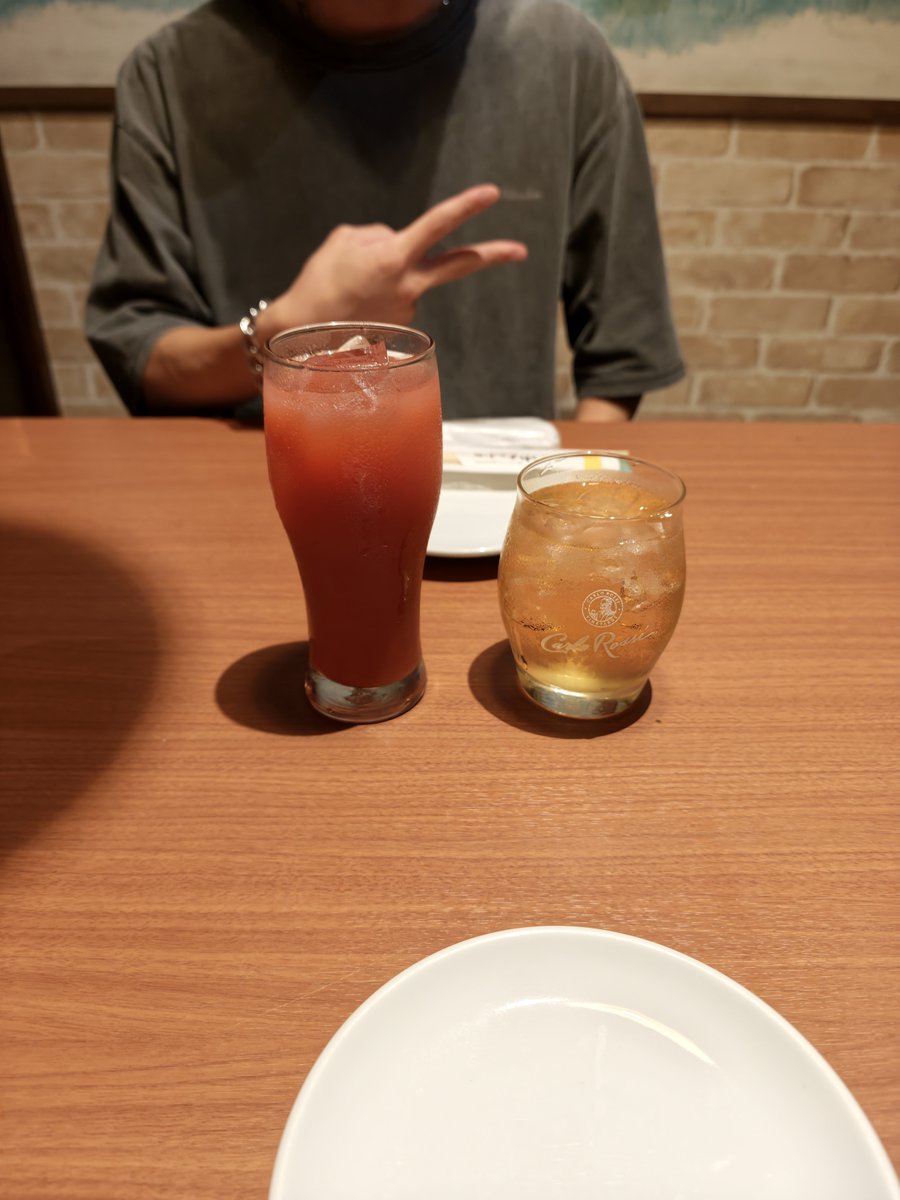 budou08521's tweet photo. ちょことデート楽しかった！
また飲みに行こね〜！
ブレンダで伝説めっちゃ出てたのは許しません。 https://t.co/pptuJHg3PY