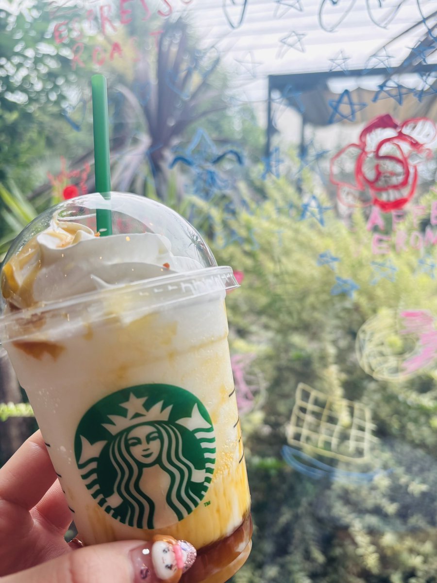 sabachan73's tweet photo. スタバ芋おいしかったよ

カロリーとか糖質とか考えちゃいけない背徳感ドリンク🍠 https://t.co/fmglmnIKxQ