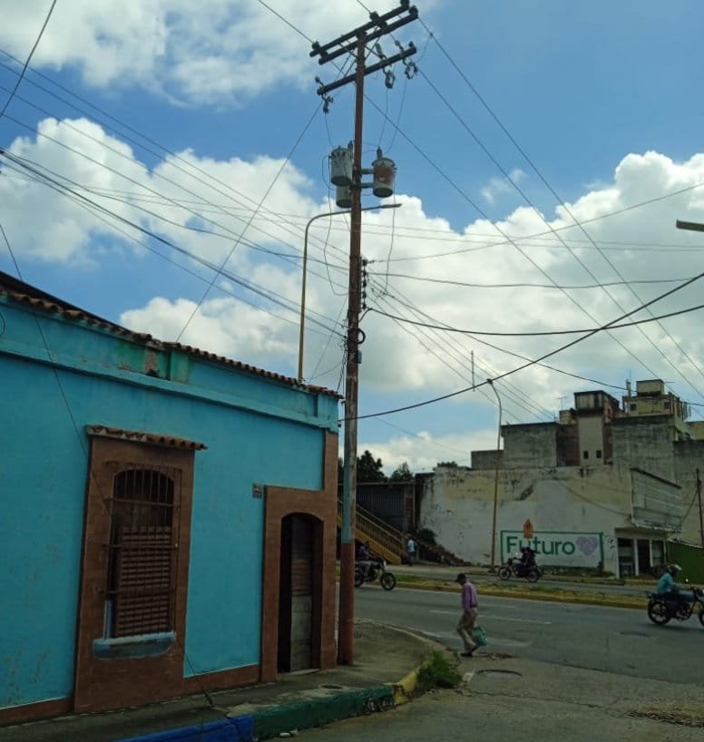 Informa2ve's tweet photo. Otro #corte ¿cuántos en 24 horas? Suman 05 cortes #Reportan #Usuarios A las 10:25 a.m. Sucede interrupción del servicio eléctrico: La Piedad, Calvario, Candelaria, Pastora. Luego de 9 "bajones" |Atcn: @CorpoelecInfo @delcyrodriguezv Estado Actual: Inactivo servicio https://t.co/s300byLqlr