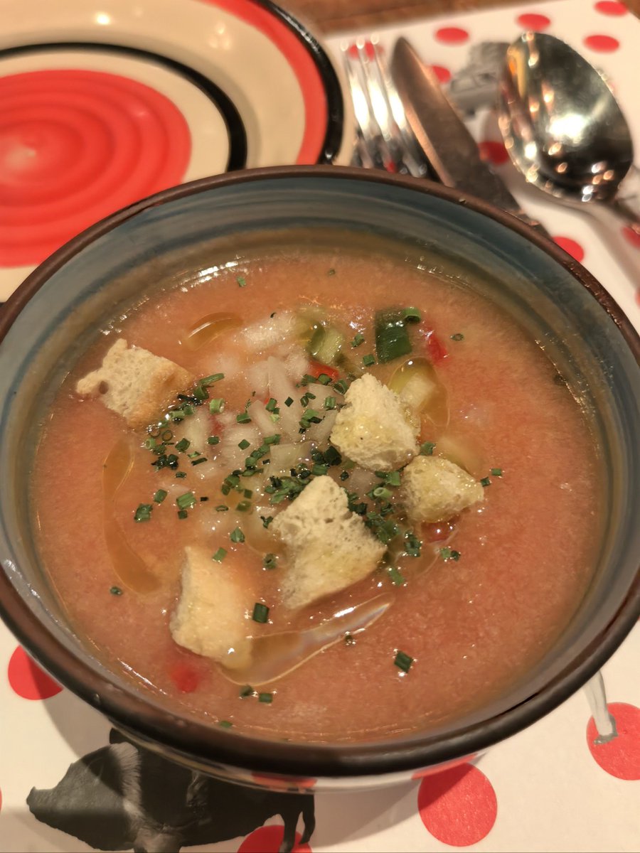 EstherRobipfmj's tweet photo. Descubrí un platillo espaol exquisito: gazpacho frío con jamón ibérico, perfecto para días calurosos. Sabor inigualable! https://t.co/4O0HiPt4nB