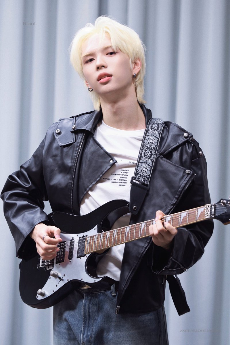 B_RIANt0827's tweet photo. 260903 마이 락스타🎸🎸🎸

#앰퍼샌드원 #AMPERSANDONE 
#브라이언 #BRIAN #何廷威 #ブライアン https://t.co/EMlNHEexil