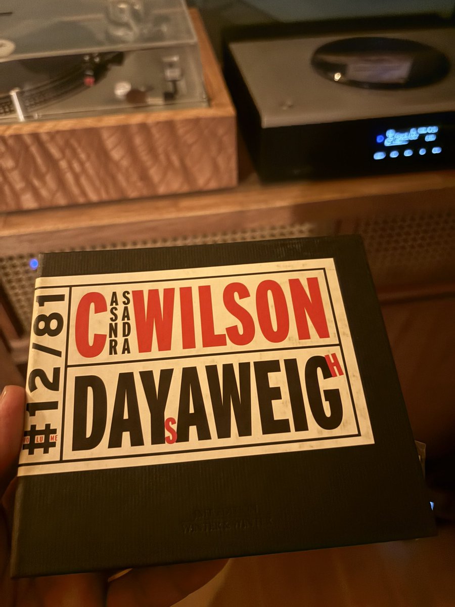 sinphe's tweet photo. Cassandra Wilsonの昔のアルバム聴いてる。
M-baseが自分がギリ体験できた最高の音楽派閥だと思ってる。 https://t.co/21zruyitvC