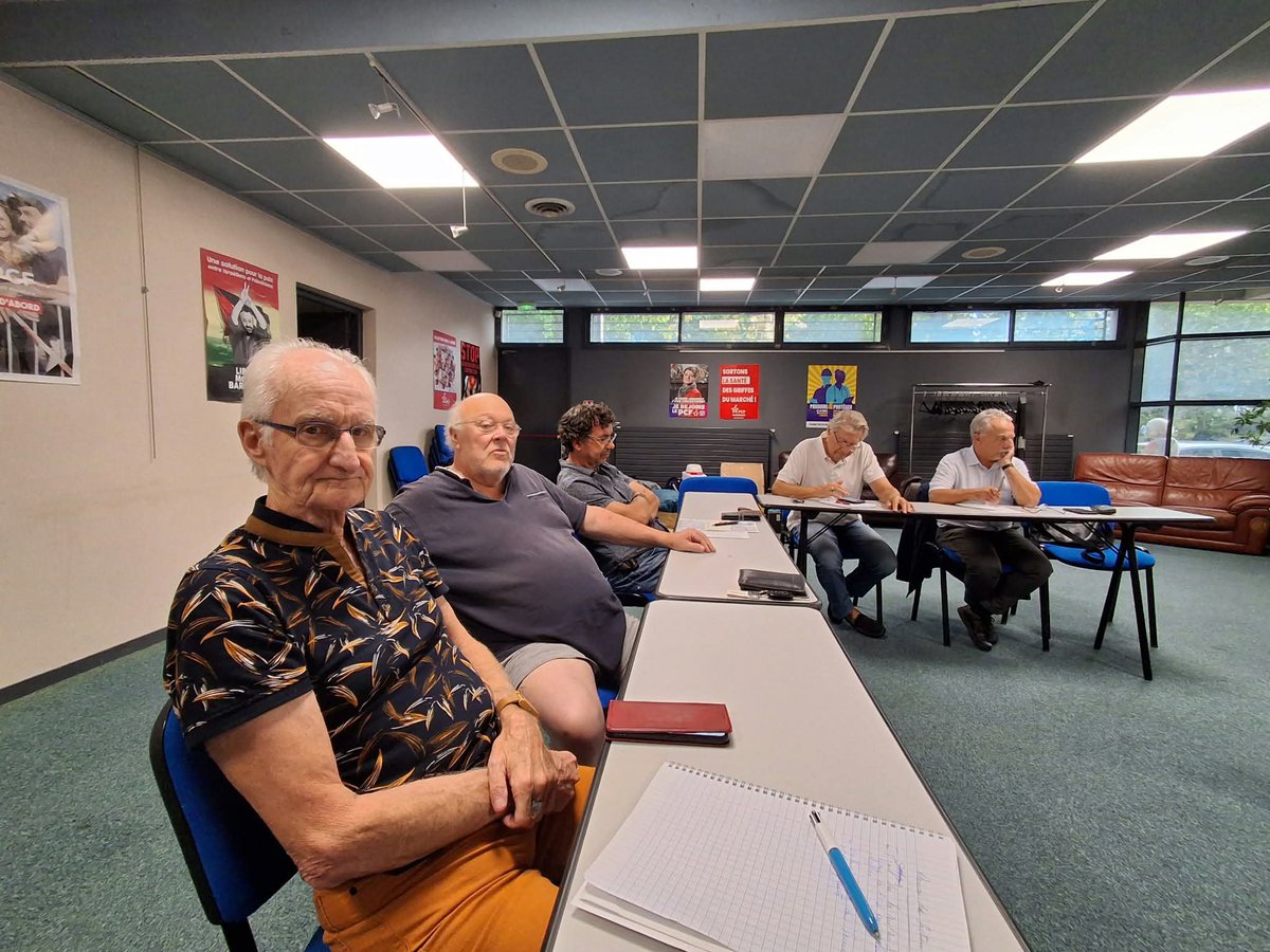 pcfperigueux's tweet photo. Du 3 au 6 septembre, les communistes sont appelé·es à voter pour confirmer la candidature proposée de @Fabien_Roussel à l’élection présidentielle. Cette consultation est un moment important de notre vie démocratique.
@PCF 
#FabienRoussel 
#PCF https://t.co/RA5hZOevCT
