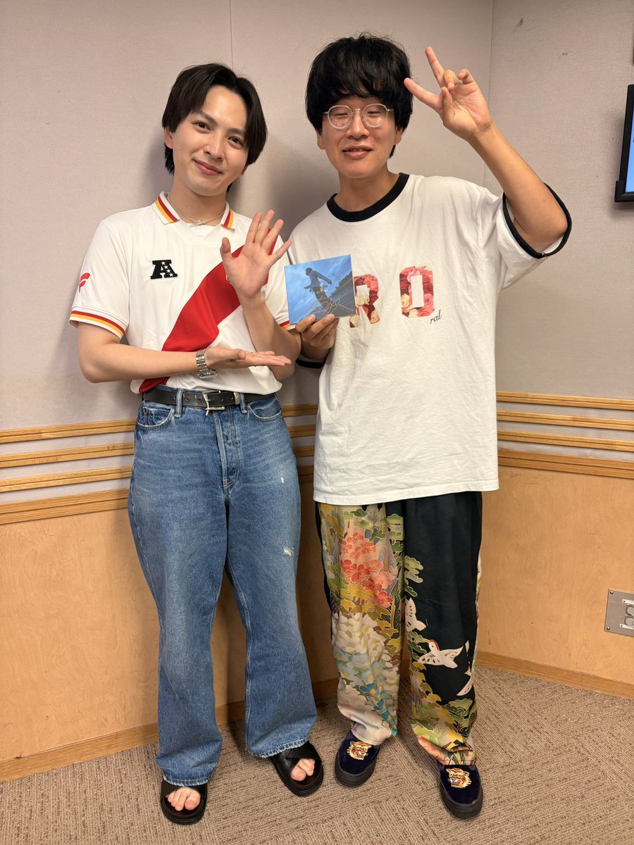 believejiro's tweet photo. 仁人くんありがと~~！！

新曲アレルギーの弾き語りと音源初公開でした！！

めっちゃ楽しかったし、浮かれてふわふわしてもうた！！！

これからもよろしくね~~！ﾚｺﾒﾝｯ https://t.co/8x2wMl2coE