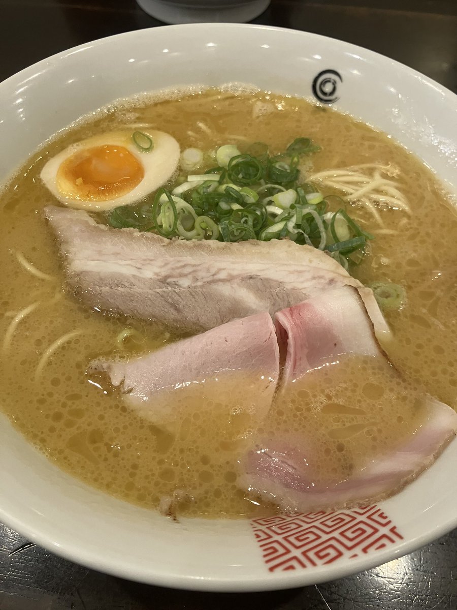 AckeyWater's tweet photo. 岡山最後の夜です
我流たつみで日本酒を大量に飲んだあと、麺屋たくみでラーメンを食べてきまりました。
最高の夜でした https://t.co/WeVwYjuZlH