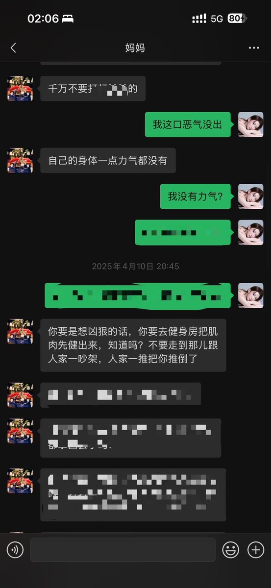 xukego's tweet photo. 孙宇晨��到我，
“可以支持我们吗？”
“行”，我几乎是秒回。
“直接卖，亏也卖，对晨晨来说是救命钱。”我让团队直接市价售出了btc，卖了大概20万美金给他。
不多，
那是2018年的熊市，
朋友心意，希望他好。

———

孙宇晨找到我，
“我好郁闷啊，市场都压力我，我们这轮完全拉不起来。”
“你怎么这么牛逼，
能不能拉我进你群学习。”他用小猫头像祈求的说。
“行”，我几乎是秒回。

———

我是孙哥的早期投资人。
也是他曾经的好朋友，至少我有把他当朋友。

我们是从一个古早90后创业者线下峰会熟起来的。
那时的晨晨还是一个乐于帮我刷墙，我乐于帮他改ppt的朋友。

我会笑他的一些离谱业务，他会抢着内测我开发的抽象项目。

我们一起面对那些傲慢的vc，
他们笑他low货，
也笑我一个小女孩出来创业，丢人。

我们经常一起yy创业的未来：

从亚里士多德聊到JackMa；

从K歌海阔天空，
到议论哪些vc是傻x坏蛋，以后做大做强要给他们颜色看看；

从抽象搞笑的热梗斗图，
到互相分享潸然泪下的原生家庭伤痛；

从惊天动地发人深省的警世恒言，
到怎么拍照 拍视频 上热搜 薅流量的小技巧和心得体会。
…

———

2017年，
聚光灯真的打在了我们身上。
我们之间夹进了许多员工/市场预期/用户，
逐渐有了隔阂。
市面上的黑稿，
总是拿我和他做比较，把我们拖入了一种奇怪的对标竞争关系。
However，
当我看到他好起来，
我的内心有一部分是为他而亮着的，是为他高兴的。
始终是一起度过艰难创业岁月的小伙伴啊，抱团取暖过，有革命友谊在的。

———

2018年底的大熊市，
我的��业遭到了巨大重创。
我给予全部信任的做市商合作伙伴易理华，做了我的老鼠仓。

导致我账面损失A9，实际还有黑稿满天飞，商誉损失等更多隐性的成本。

那一年没有哪些有理想的创业者好过，
大部分消失/自鲨/破产/出海/缝书包，就发生在那一年。
整个市场一片哀嚎。

晨晨比我更惨，
他正在被维权，出了很大的事情。
遇到了影响他一生决定和走向的案件，被边控了。
我帮了他。

———

后来，
晨晨变成了身价百亿的孙哥。

他站在了狠狠背叛过我的易理华身边。
拿着崩了我的钱，
他们变成了好朋友，
戴着理查德米勒 穿着内增高鞋垫和明星快乐的玩耍。

华子说：已经退出一年，欠我的钱都忘记了。
大概失忆的病会传染，

晨晨也病了，我这么想。
不然他为什么和我说：想进群再买100万美金吧。
不然为什么他说：你Fair Launch吧。
他会说：给你介绍鲨手团队😃
他说：你，就靠你自己。

———

这个圈子后来和传言的一样烂。
像孙哥这样对我的，
不止孙哥一个。

有的给她8个btc变9600元；
有的说他和老婆离婚了钱是老婆在管，让我找他老婆；
还有的说出车祸失忆了直接拉黑我🤣

———

我对朋友心灰意冷，
退网好多年，
最终靠喜剧天赋战胜了抑郁。

我和我妈说：重生之我要夺回属于我的一切。

我妈说：放弃吧，你都没有薄肌，你找人家要钱人家一拳就给你干倒了。

从此我开始苦练薄肌，
即便被网友嘲笑年纪大了做什么都很心酸。

我没有薄肌但好在因为咬牙切齿练出了面肌。

我带着面肌去找他最后问一次，
百亿大佬把我的钱怎么样了。

“徐可，不擦边是没有流量的。”
“不懂吗？”
他最后对我说。

“没有流量的你拿什么筹码和我谈判。”

原来如此。

———

我用十年友谊的真心，
铸成了孙哥过河的桥；
我用20万美金的真金白银，
换来了孙哥一堂震耳欲聋言传身教的擦边流量课。
你们呢？

#苦难是文学的灵魂

#没有薄肌好在因为咬牙切齿练出面肌