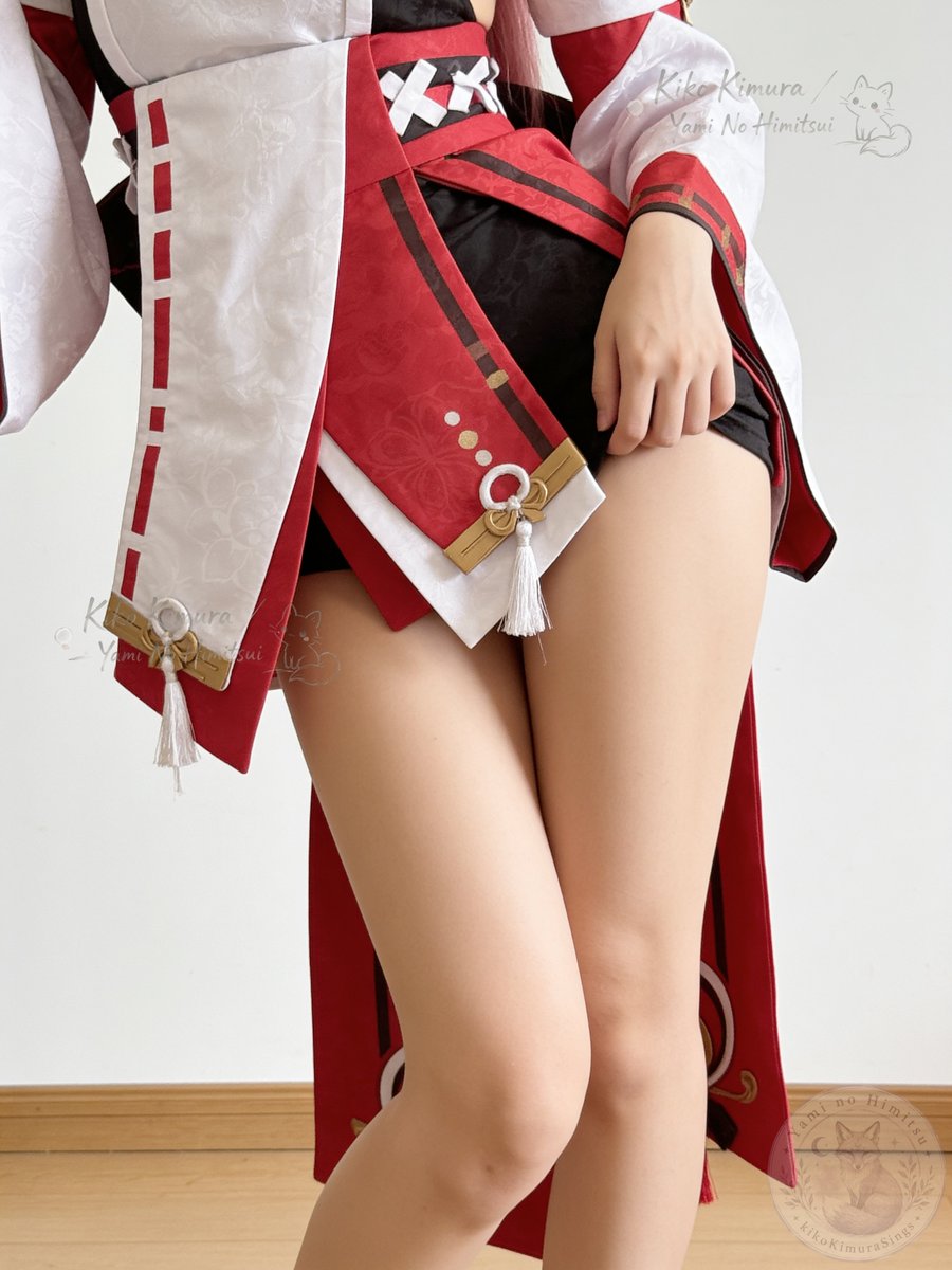 KikoKimuraSings's tweet photo. Oh? Still frozen in place? Don't tell me a little gaze from the Lady Guuji completely broke your concentration~ 👑🌸

#YaeMiko #GenshinImpact #Cosplay https://t.co/6g31sPRhhq