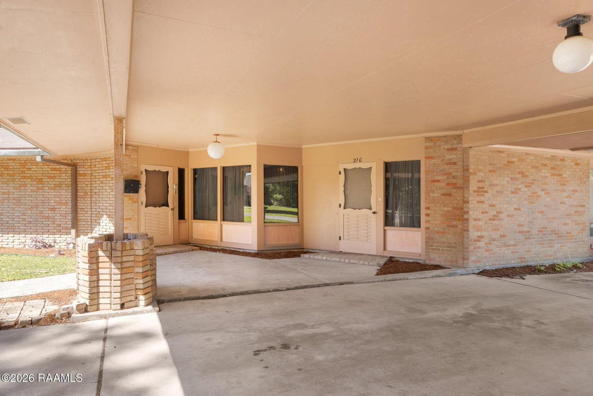 CharlesDitchRE's tweet photo. Ever wondered if 3989 square feet would be a good fit? #Listing
#callcharles #keatyrealestate #always110 https://t.co/AnYpJYgt4q