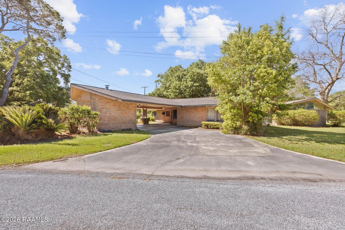 CharlesDitchRE's tweet photo. Ever wondered if 3989 square feet would be a good fit? #Listing
#callcharles #keatyrealestate #always110 https://t.co/AnYpJYgt4q