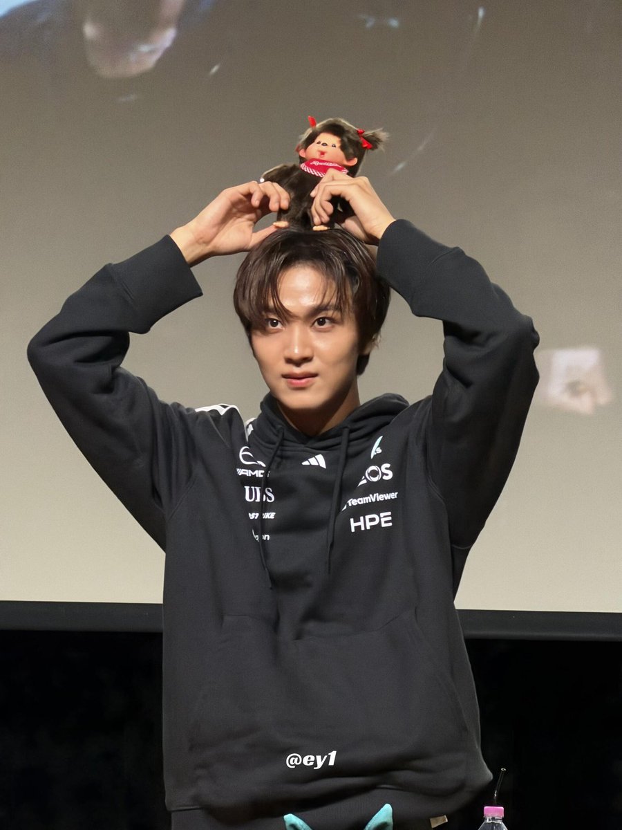 sunhaefs's tweet photo. 260903 blingy berriz fansign #해찬 #HAECHAN https://t.co/Hn5VzxogHp