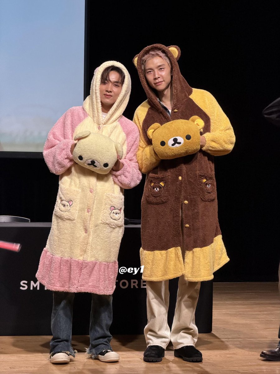 sunhaefs's tweet photo. 260903 blingy berriz fansign #해찬 #HAECHAN https://t.co/Hn5VzxogHp